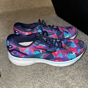 Brooks Pink and Blue Athletic Shoes Vibrant Design size 11